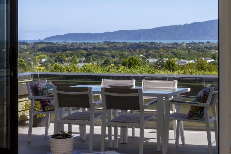 Photo of property in 39b Kakariki Grove, Waikanae, 5036