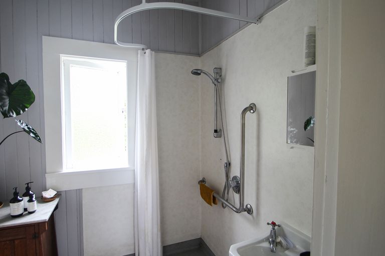 Photo of property in 16 Worcester Street, Hampden, 9410