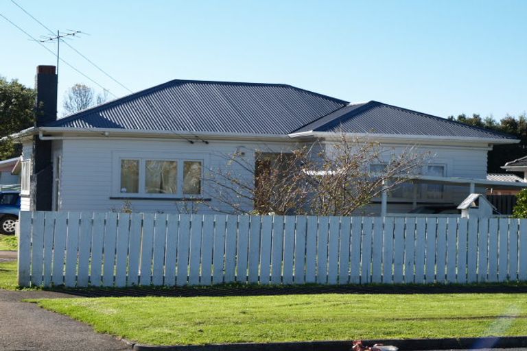 Photo of property in 1 Walter Street, Mangere East, Auckland, 2024