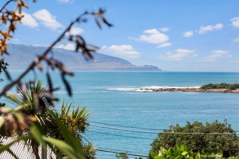 Photo of property in 4 Beach Street, Island Bay, Wellington, 6023