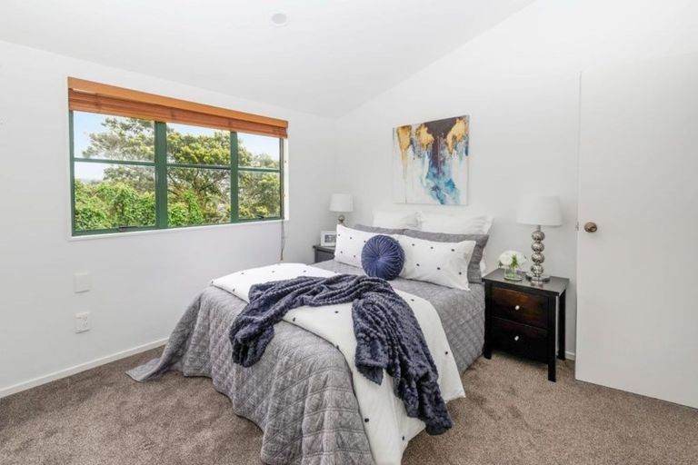 Photo of property in 5a Awaroa Road, Sunnyvale, Auckland, 0612