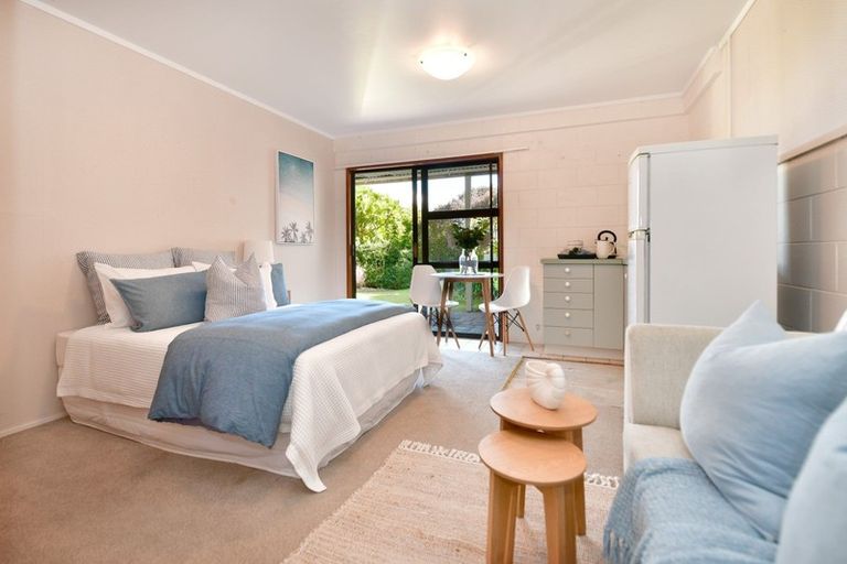 Photo of property in 1124 Whangaparaoa Road, Tindalls Beach, Whangaparaoa, 0930