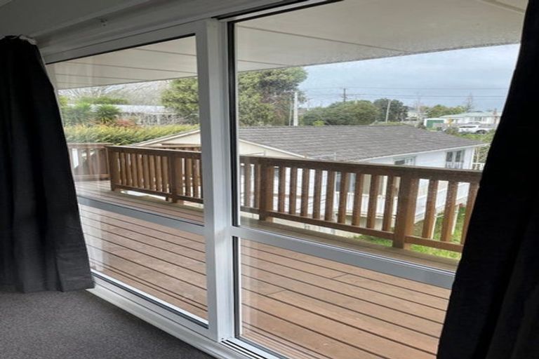 Photo of property in 2/75 Tramway Road, Beach Haven, Auckland, 0626