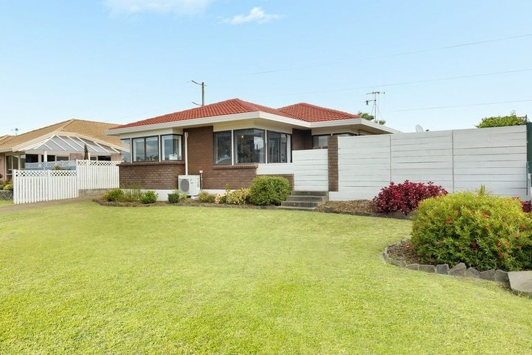 Photo of property in 24 Balmacewen Place, Mount Maunganui, 3116