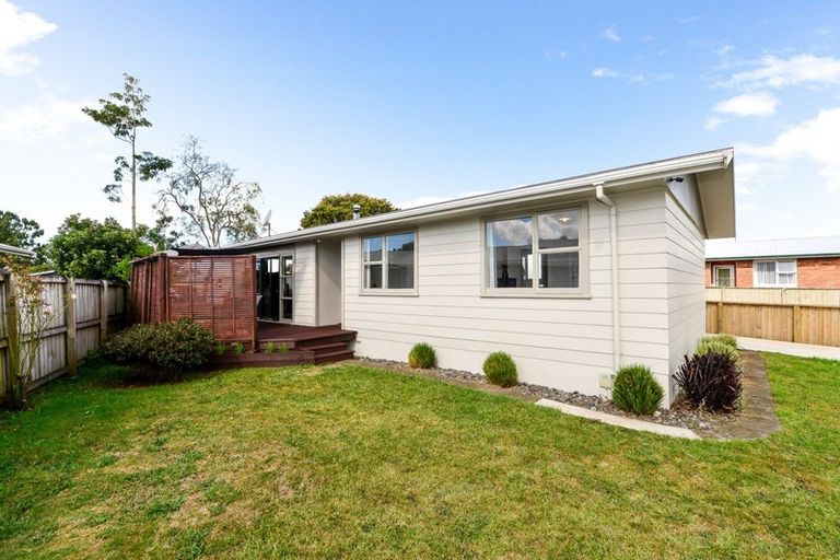 Photo of property in 12 Rhonda Avenue, Deanwell, Hamilton, 3206