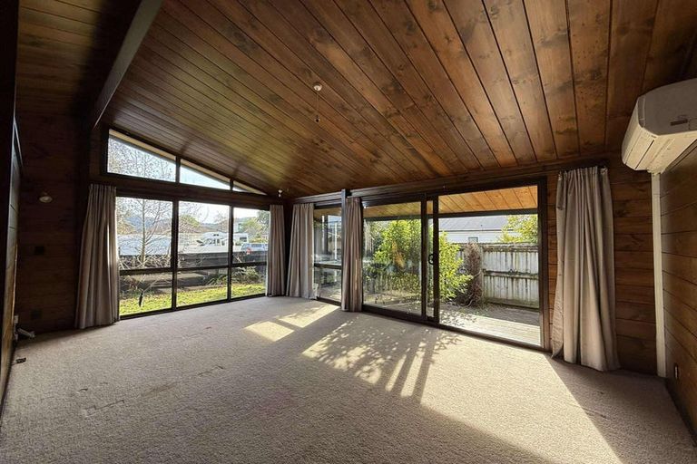 Photo of property in 2/68 Gibbons Street, Ebdentown, Upper Hutt, 5018