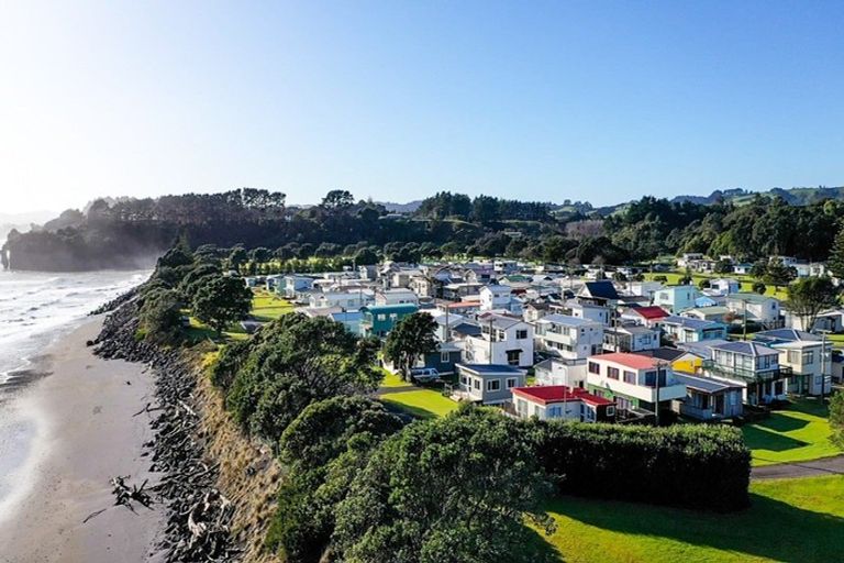 Photo of property in 90 Seventh Avenue, Urenui, 4377