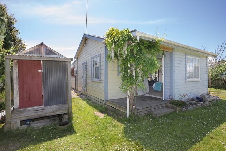 Photo of property in 16 Punga Street, Tangimoana, 4822