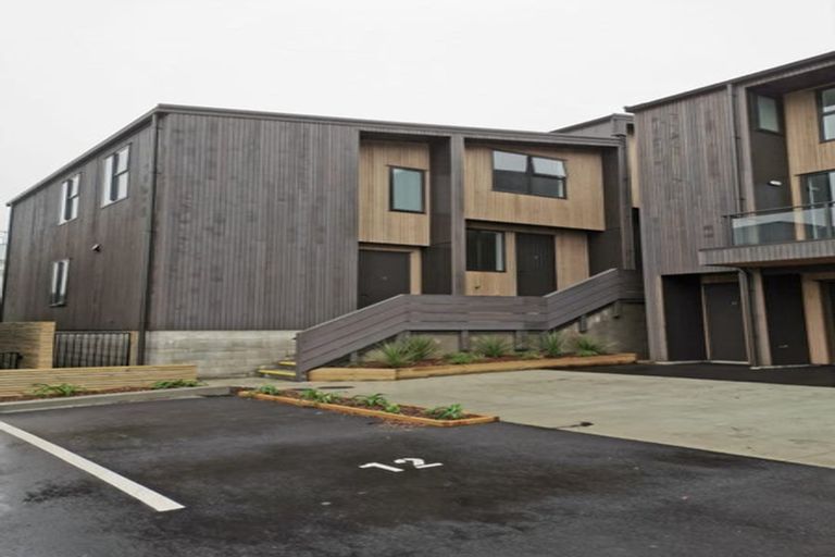 Photo of property in 12/20 Trent Street, Island Bay, Wellington, 6023