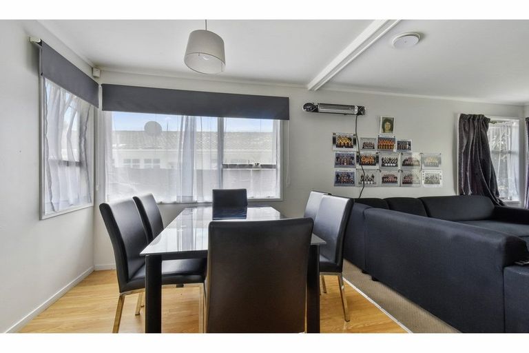 Photo of property in 3 Smedley Street, Manurewa, Auckland, 2102