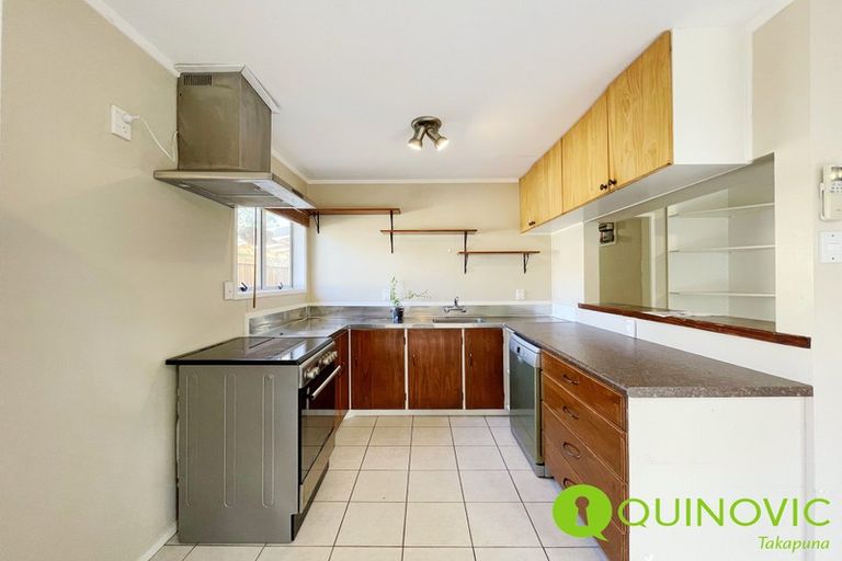 Photo of property in 2/23 Luckens Road, West Harbour, Auckland, 0618