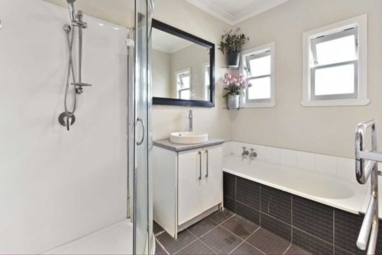 Photo of property in 15 Laurie Avenue, Papakura, 2110