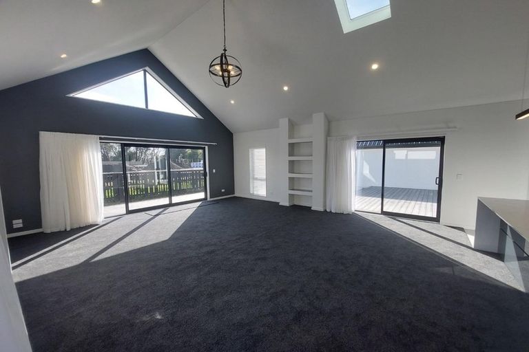 Photo of property in 21 Irvines Track, Halswell, Christchurch, 8025