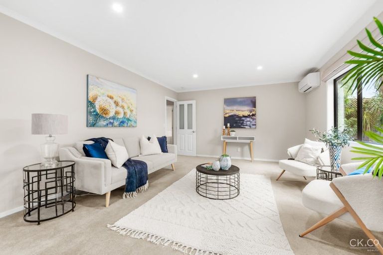 Photo of property in 32a Dowling Grove, Silverstream, Upper Hutt, 5019