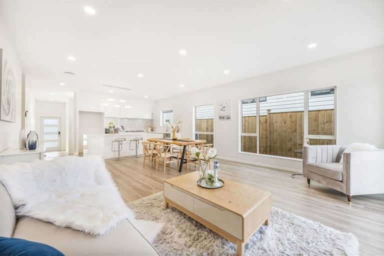 Photo of property in 12 Haku Road, Flat Bush, Auckland, 2019