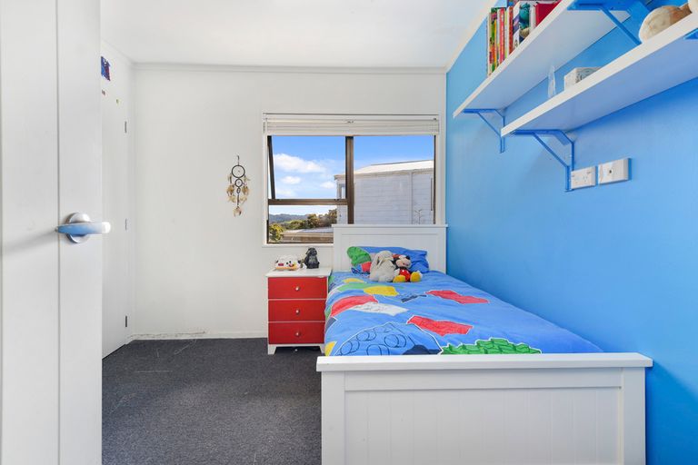 Photo of property in 11 Imperial Place, Henderson, Auckland, 0612