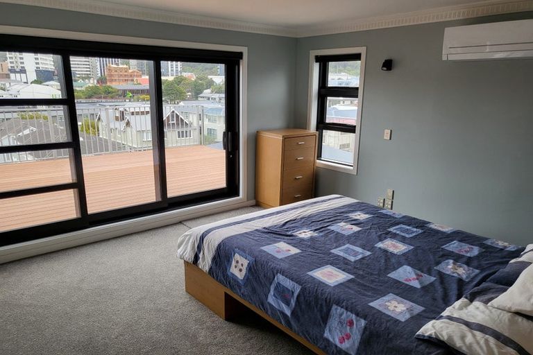 Photo of property in Endeavour Apartments, 5/125 Thorndon Quay, Pipitea, Wellington, 6011