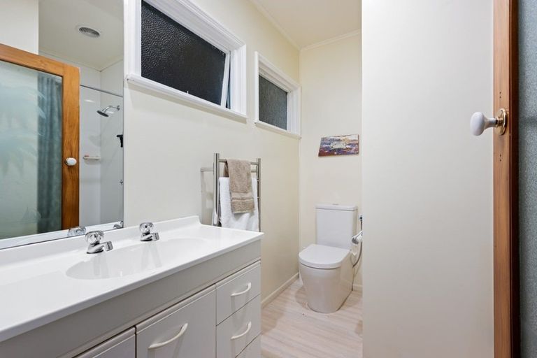 Photo of property in 37 Clovelly Road, Bucklands Beach, Auckland, 2012