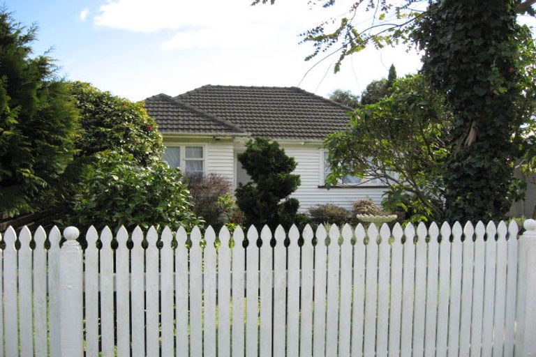 Photo of property in 38 Peel Place, Wainuiomata, Lower Hutt, 5014