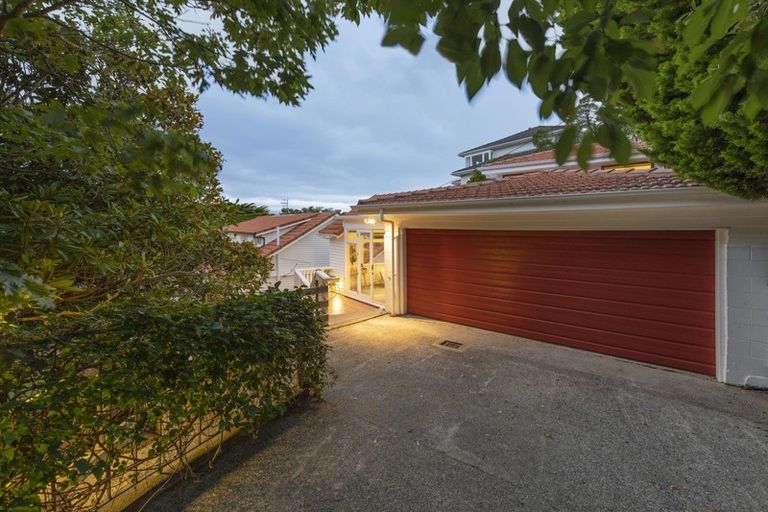 Photo of property in 17 Beere Haven Road, Seatoun, Wellington, 6022