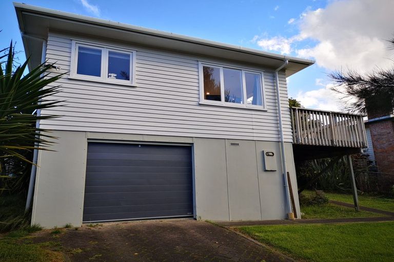 Photo of property in 12 Vandeleur Avenue, Birkdale, Auckland, 0626