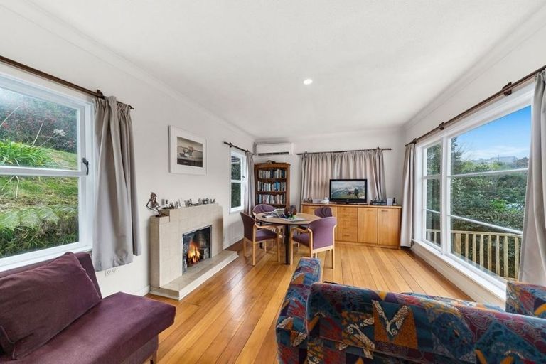 Photo of property in 9 Victory Crescent, Tawa, Wellington, 5028