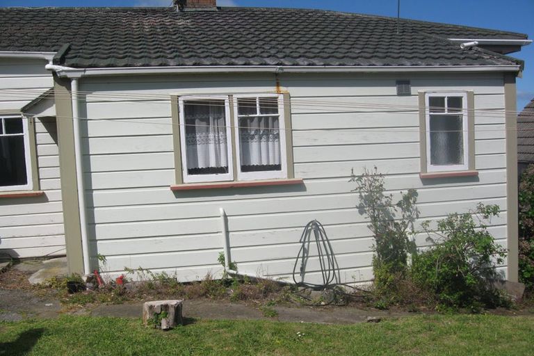 Photo of property in 3-5 Knoll Street, Island Bay, Wellington, 6023
