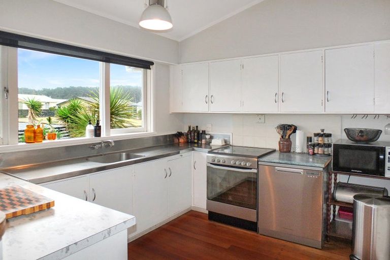 Photo of property in 22 Hennessy Street East, Foxton Beach, Foxton, 4815