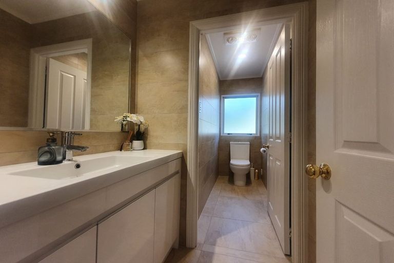 Photo of property in 50 Marina View Drive, West Harbour, Auckland, 0618