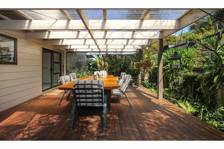 Photo of property in 1/964 Beach Road, Torbay, Auckland, 0630