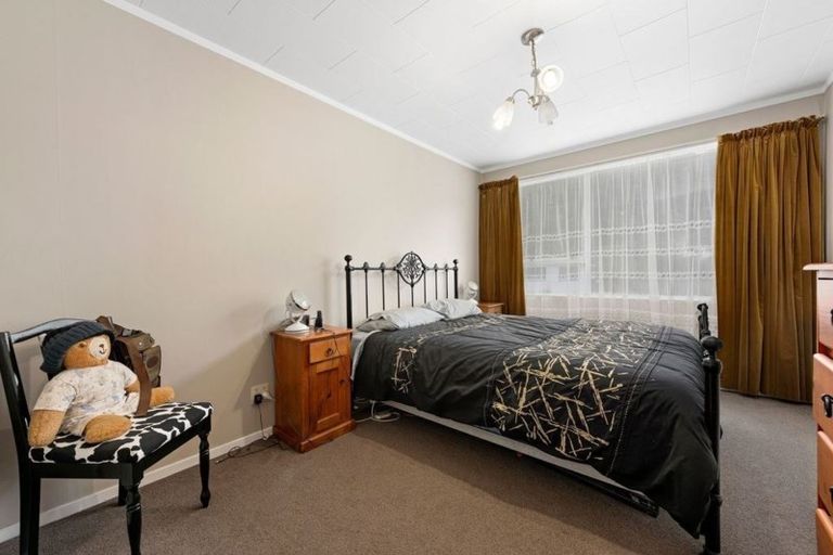 Photo of property in 1/6 Indiana Grove, Totara Park, Upper Hutt, 5018