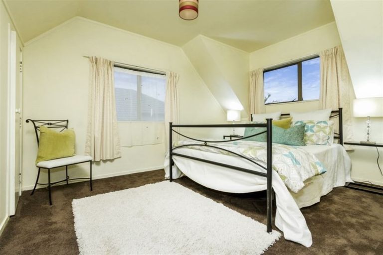 Photo of property in 9a Hanlon Crescent, Narrow Neck, Auckland, 0624