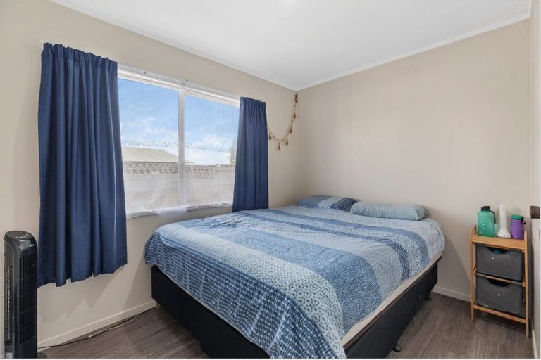 Photo of property in 303 Roscommon Road, Clendon Park, Auckland, 2103