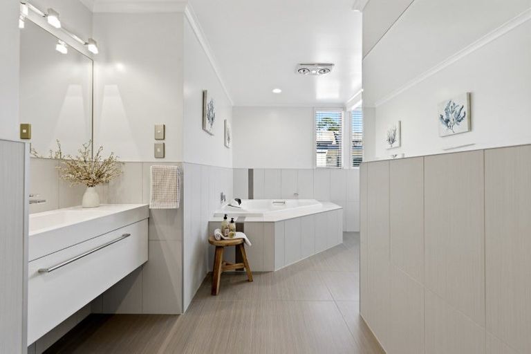 Photo of property in 19 Beach Road, Otumoetai, Tauranga, 3110