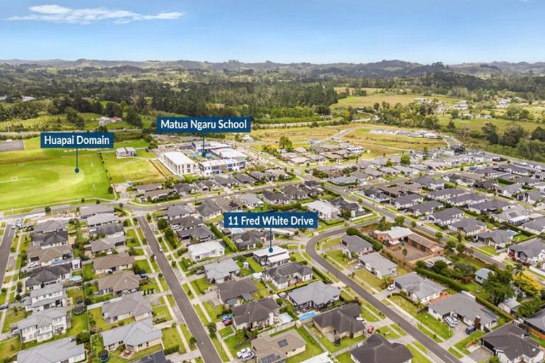 Photo of property in 11 Fred White Drive, Kumeu, 0810