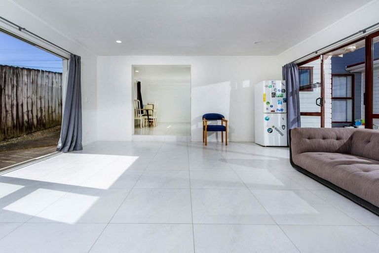 Photo of property in 134 Colwill Road, Massey, Auckland, 0614