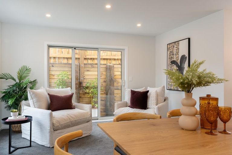 Photo of property in 1 Pine Hill Rise, Glenside, Wellington, 6037