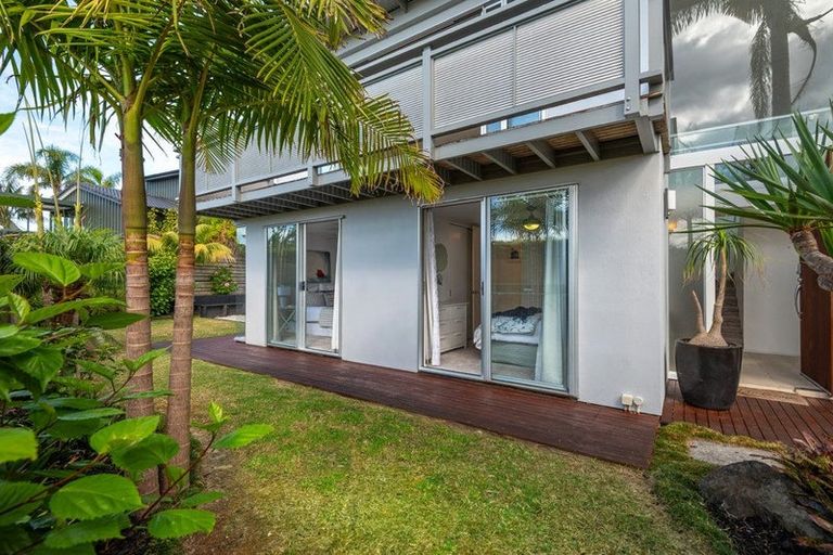Photo of property in 1/598 Beach Road, Rothesay Bay, Auckland, 0630