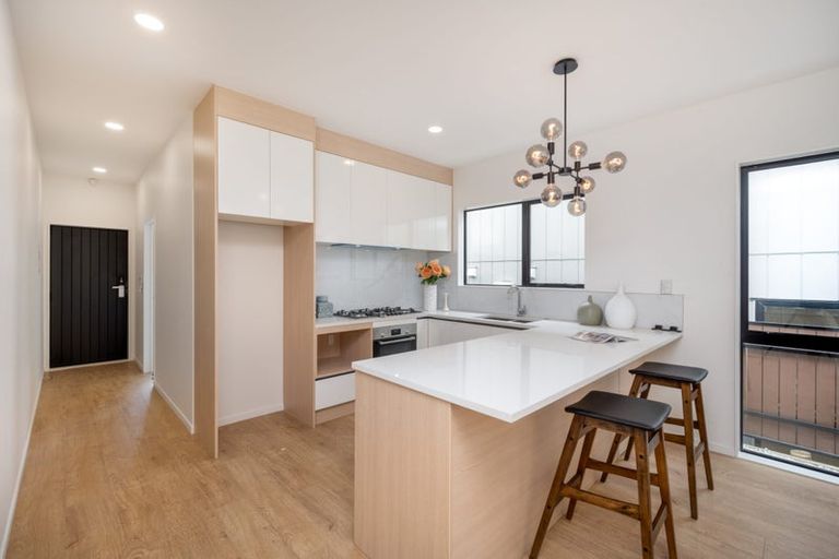 Photo of property in 5a Frontier Lane, Flat Bush, Auckland, 2019