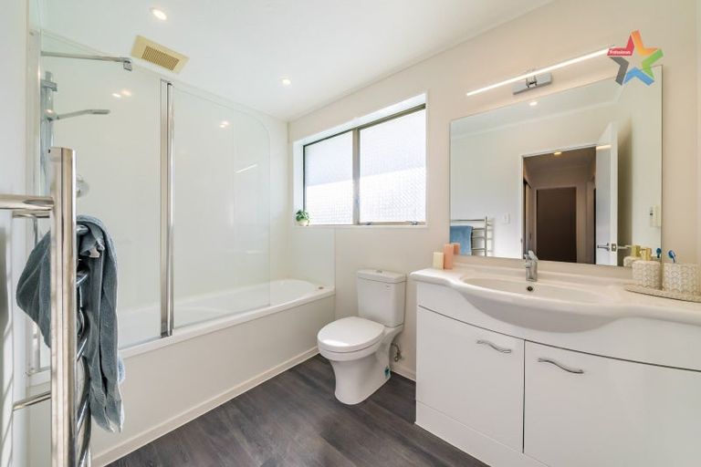 Photo of property in 28 Mcenroe Grove, Naenae, Lower Hutt, 5011