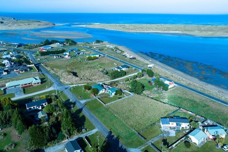 Photo of property in 10 Neva Street, Fortrose, Invercargill, 9875