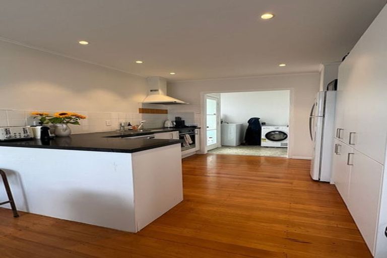 Photo of property in 25 Paragon Avenue, Beach Haven, Auckland, 0626