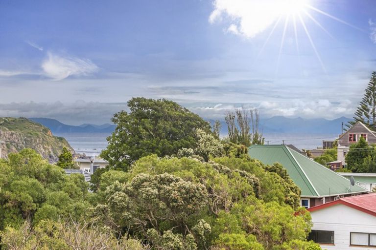 Photo of property in 12 Morere Street, Titahi Bay, Porirua, 5022