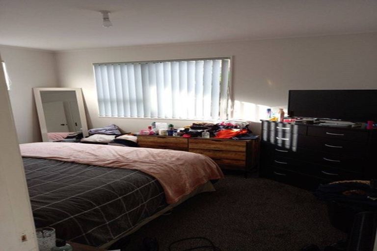 Photo of property in 6 Marco Place, Highland Park, Auckland, 2010