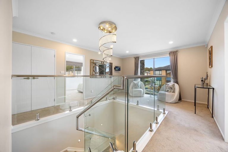 Photo of property in 1 Creggan Crescent, Flat Bush, Auckland, 2019