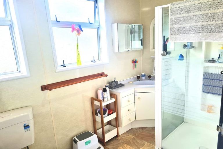 Photo of property in 12 Edelweiss Grove, Timberlea, Upper Hutt, 5018