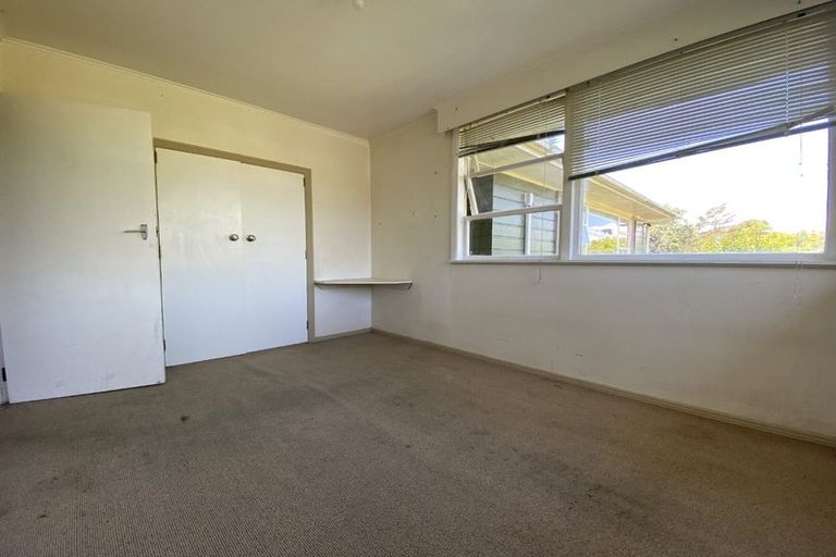 Photo of property in 42 Divich Avenue, Te Atatu South, Auckland, 0610