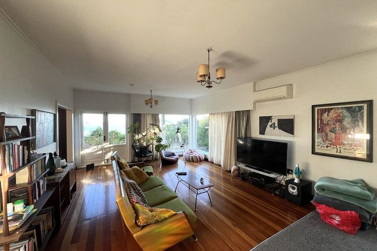 Photo of property in 6 Rangiora Avenue, Kaiwharawhara, Wellington, 6035