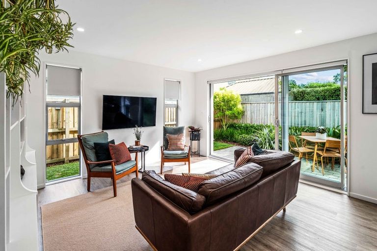 Photo of property in 2/3 Nyoli Street, Northcote, Christchurch, 8052