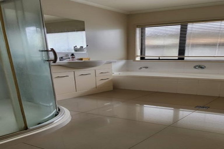 Photo of property in 28 Sirius Crescent, Rototuna North, Hamilton, 3210